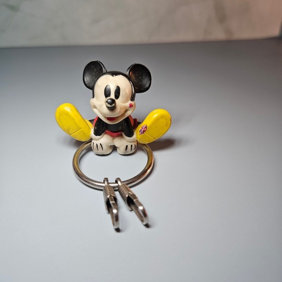 Mickey Mouse Keychain Vintage Disney Clip‎ On Charm Key Ring Collectible - Picture 1 of 4